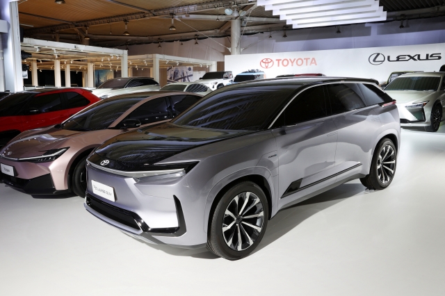 トヨタ自動車のEV電気自動車 bZ Large SUVの画像