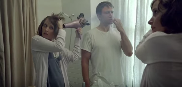 【NISSAN LEAFのCM】見ているだけで息苦しい。。電化製品すべてから排気ガスがでる世界。 