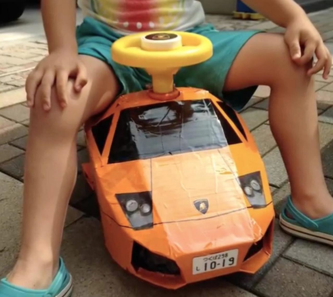 父の愛の傑作 息子のために作った世界に1台のダンボール製ランボルギーニ ダンボルギーニ アンパンマン号をベースに制作 気になる車 バイクニュース