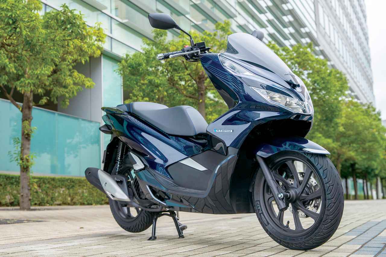 原付二種ハイブリッド！ ホンダ「PCX HYBRID」を徹底解説＆試乗インプレ／「PCX HYBRID」VS「PCX」の加速対決もお見逃しなく！