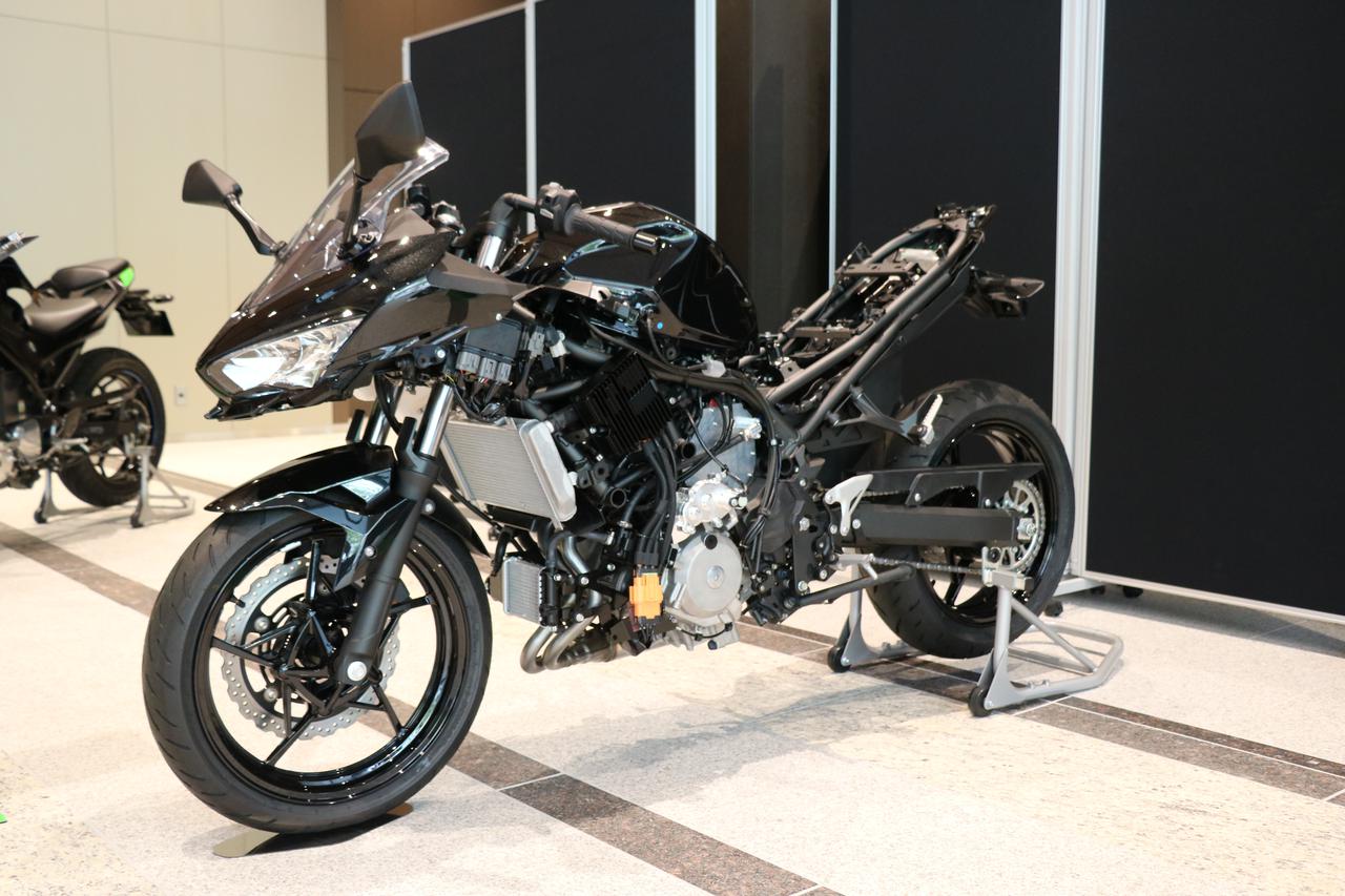 【速報！】カワサキモータース株式会社がスタート、事業方針説明会にハイブリッドバイクの研究車が登場！