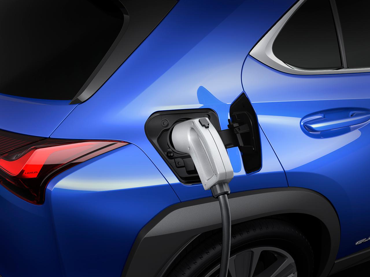 レクサスUX300eを広州モーターショーで公開。航続距離約400kmのEVを2021年に日本にも導入予定