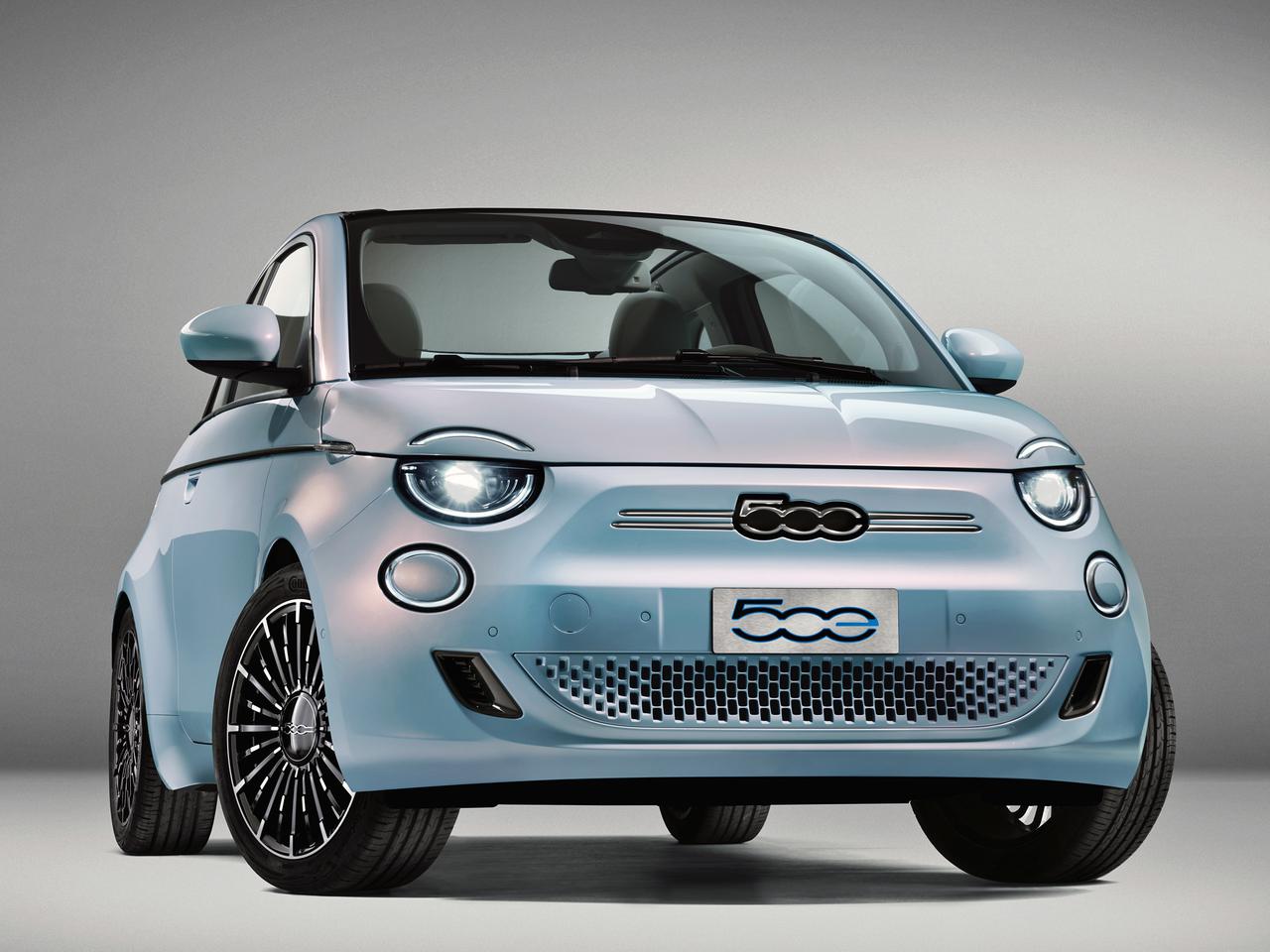 フィアット 500がフルモデルチェンジ。スタイルは継承したが、電気自動車に変身！
