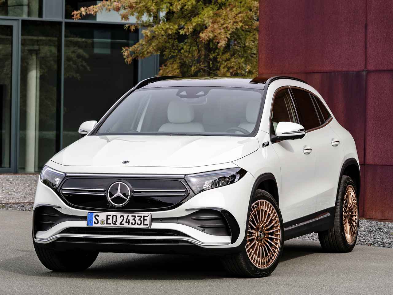 メルセデス・ベンツのフルEV第2弾は、コンパクトSUVの「EQA」。まずは欧州で発表！