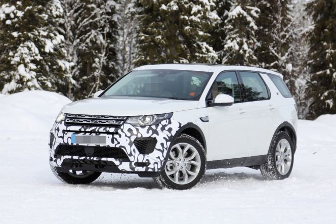 ランドローバー、ディスカバリー•スポーツに最強モデル「SVR」が登場か？！