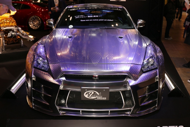 【東京オートサロン速報】これぞ「KUHL JAPAN」？！金銀揃ったR35 GTRの正体とは？