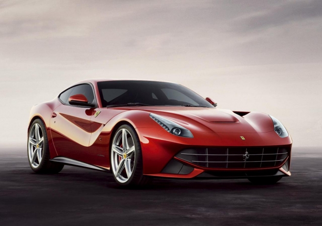 大破したフェラーリ F12ベルリネッタが1000万円で販売…事故車のフェラーリの価格はどれくらい？