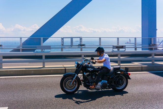 要イヤホン！4気筒250ccバイクがトンネル内を最高速で走り抜けるとどんな音になる？