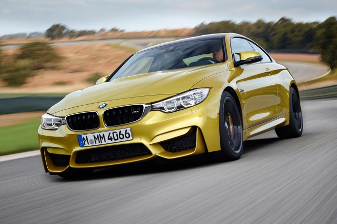 M4 vs RS7 vs C63 AMG…ドイツ御三家によるドラッグレース！その結果とは？