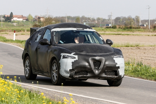 アルファロメオ初のSUV、その名称はあの人気イタリアチーズに由来？！