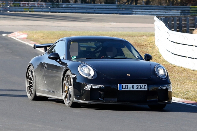 ポルシェ 911 GT3 改良型、ニュル高速テストに降臨！