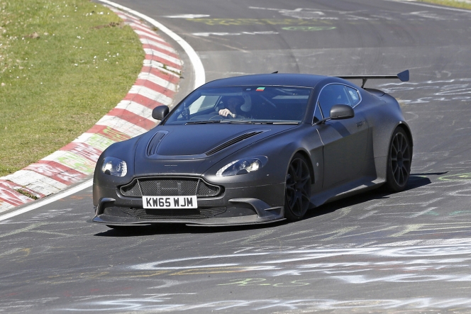限定生産150台！アストンマーティン「ヴァンテージGT8」の高速テスト姿を入手！
