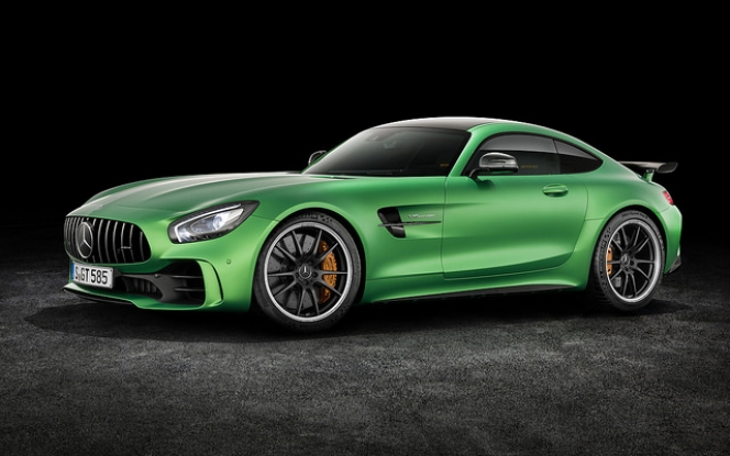 日産 GTR vs メルセデスAMG GT R の国産・輸入車対決！それぞれどんな車？