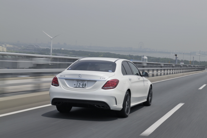 メルセデスAMGとノーマルの走りは何が違うのか？