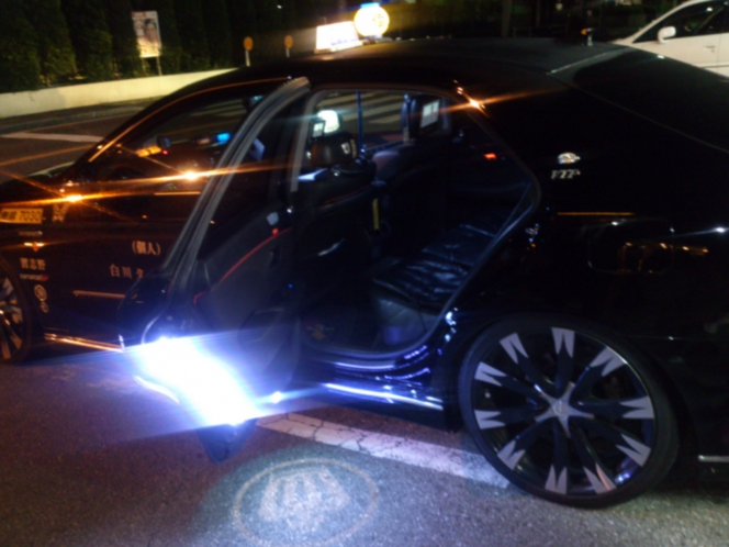 標準装備の車も増えているウェルカムランプ…どんな種類がある？