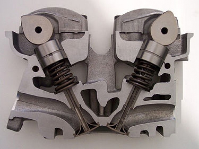 なぜ新型エンジンにDOHCではなく、SOHCが採用されることがあるのか？