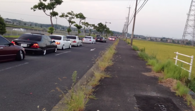 【動画】地面擦りまくりのVIPカー達の行進をご覧ください