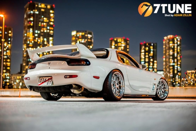 【動画】4ローターのRX7、エンジン音を響かせながら公道を駆け抜ける！