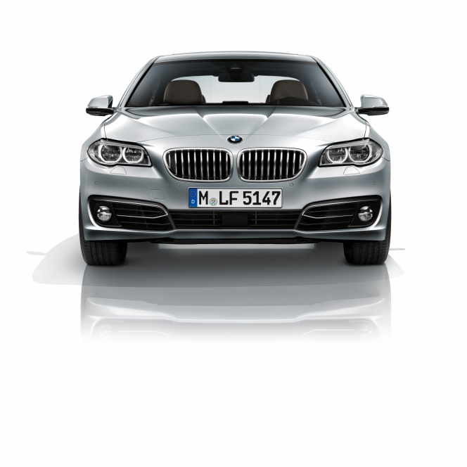なんとiPad搭載！？BMW 5シリーズのエクステリア・インテリアは上質さと力強さ、使いやすさを完備した