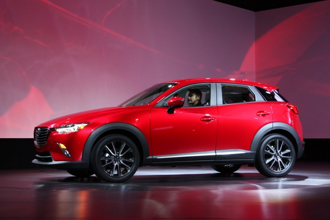 期待の新型CX3 VS 絶好調ヴェゼル、SUVを制するのはどっちだ！？