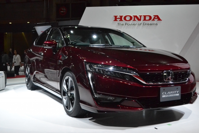【東京モーターショー速報】ホンダ、新型燃料電池自動車「CLARITY FUEL CELL」を公開！