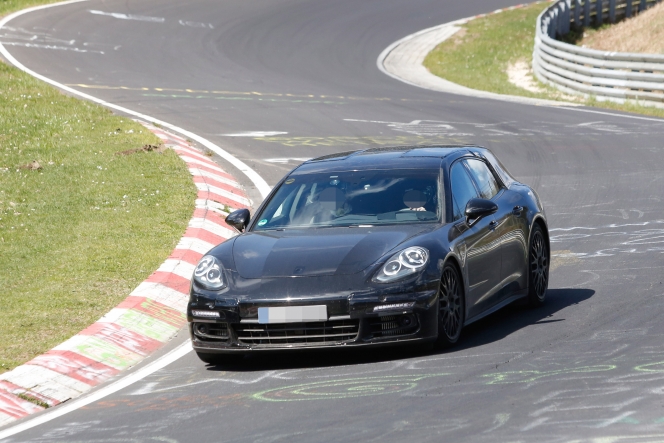 ポルシェ史上初！パナメーラ次期型のワゴンモデルが登場！