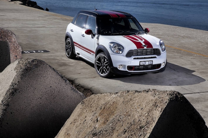 MINIクロスオーバーの安全性能はどの程度高いのか？