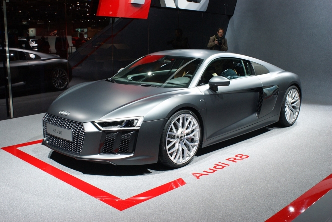 V10エンジン搭載、最高出力540馬力の新型アウディ R8…現行モデルとの違いは？