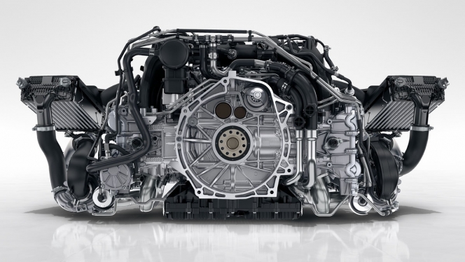 新開発のツインターボエンジンを搭載したポルシェ 911カレラの走行性能は？