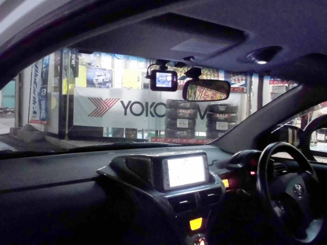 フロントに付けている人が多いドライブレコーダー…車のリアにも取り付けて大丈夫？