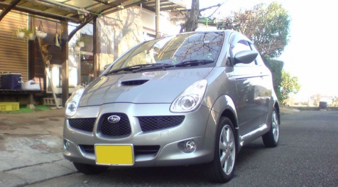 「軽自動車版クーペ」として唯一無二の存在を誇示したスバル R1の燃費や維持費、中古車価格は？
