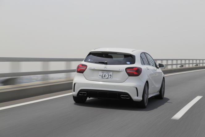 アクセルを"1ミリ"踏み込んだ瞬間伝わる…メルセデスAMGのシャシー性能の高さ、アクセスレスポンスの良さとは？！