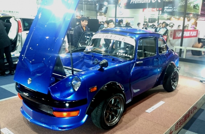 【東京オートサロン速報】S30Zなのか…スバル360がベースの「でんどう虫Z」とは？