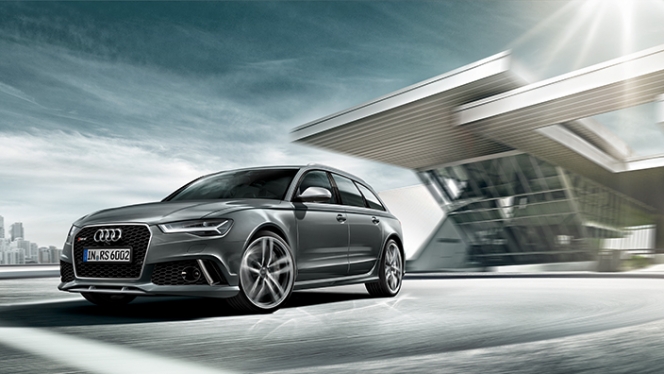 パルクールの名手とアウディ RS6アヴァント…車と人間の対決の結果は？