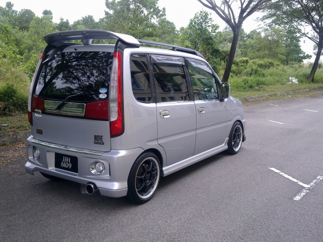 これで安心！煽られない車になる対策法は？