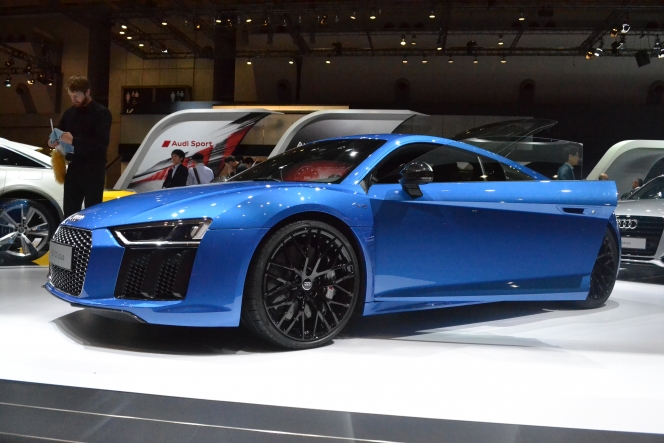 【東京モーターショー速報】0100km/h加速は3.2秒…アウディR8 V10 PLUSの実力は？