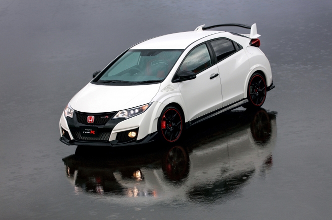 ホンダのシビック タイプRとはどんな車？燃費や中古市場について