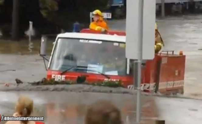 Isuzu amazing Truck drives through flood !