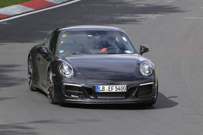 ポルシェ 911 カレラ GTS改良新型、455馬力の走りをニュルで披露！