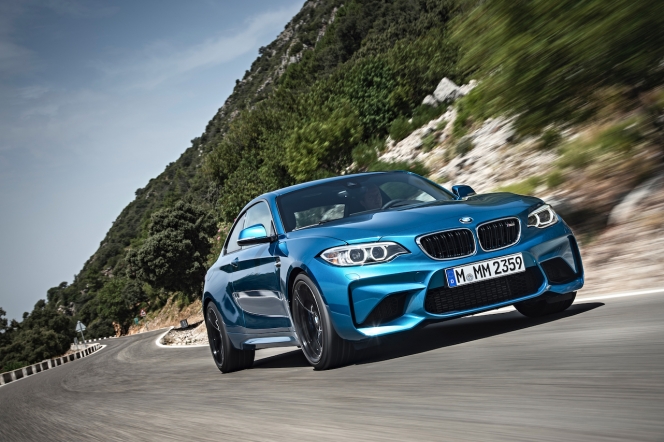 なぜBMW M2 は370馬力もあるのに取り回しがしやすいのか