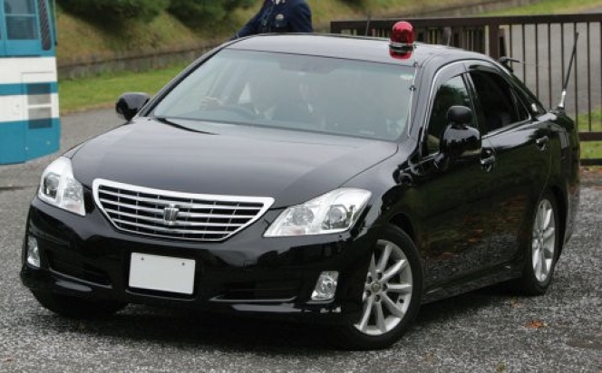 クラウンやスカイライン…なぜ覆面パトカーにはセダンが多いのか？