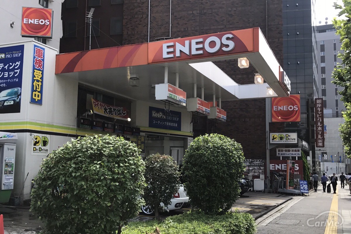 なぜ、ガソリンスタンドの屋根は平らなの？
