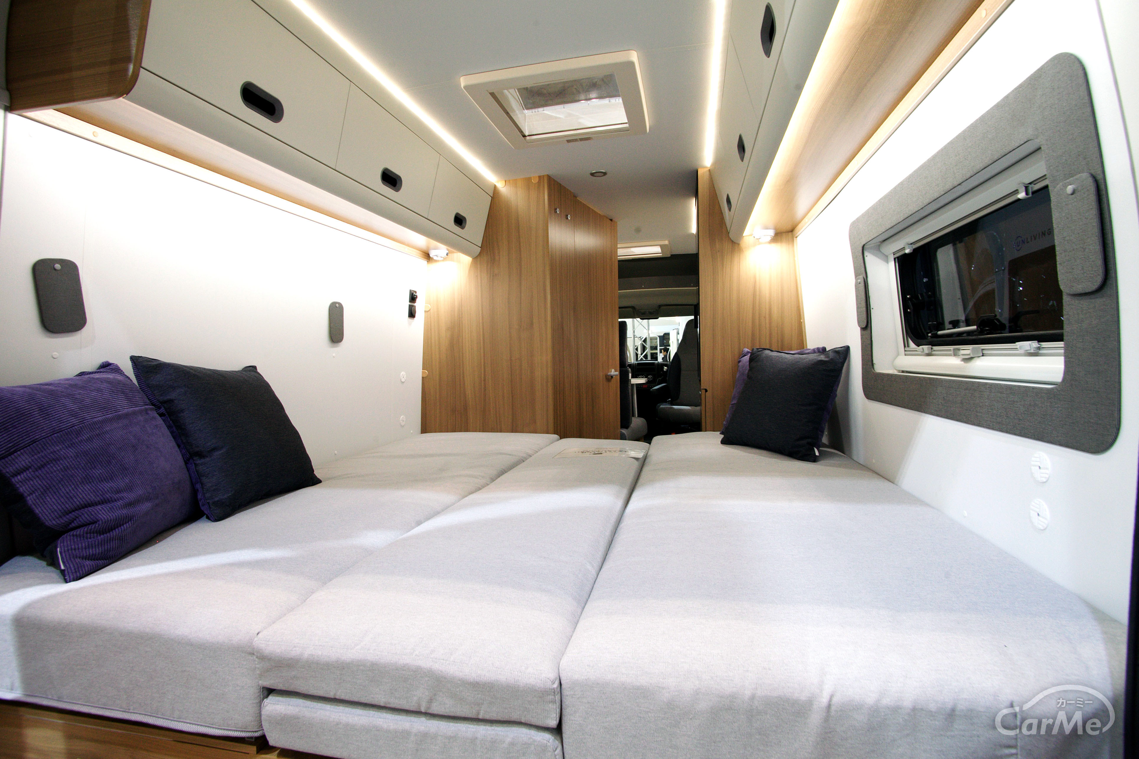 キャンピングカーで走行中、ベッドで寝ていてもいいの？