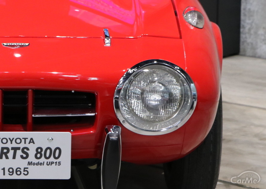なぜ昔の車のヘッドライトは黄ばみと無縁だったのか？
