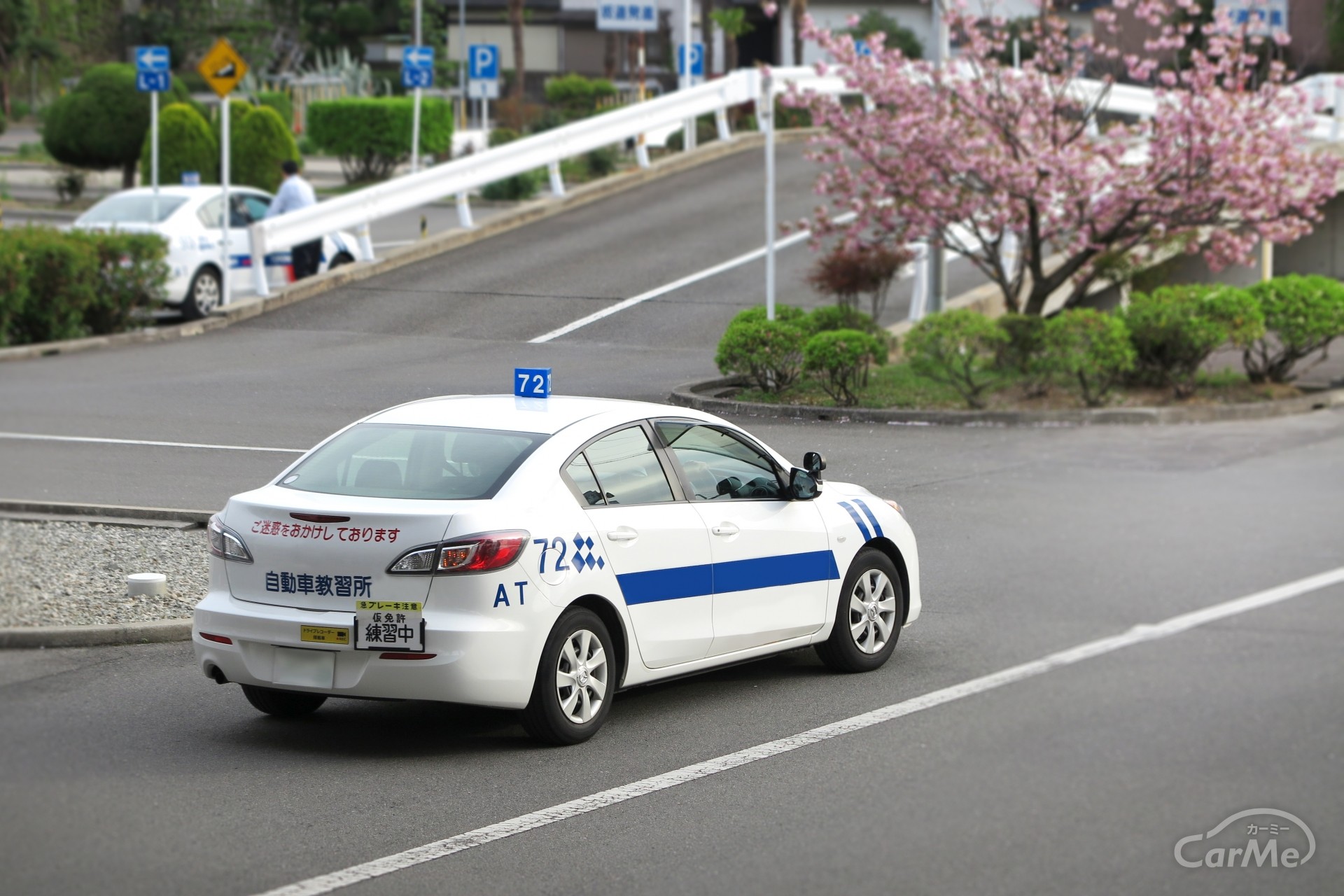 教習所の指導員は、ゴールド免許が必須って本当？