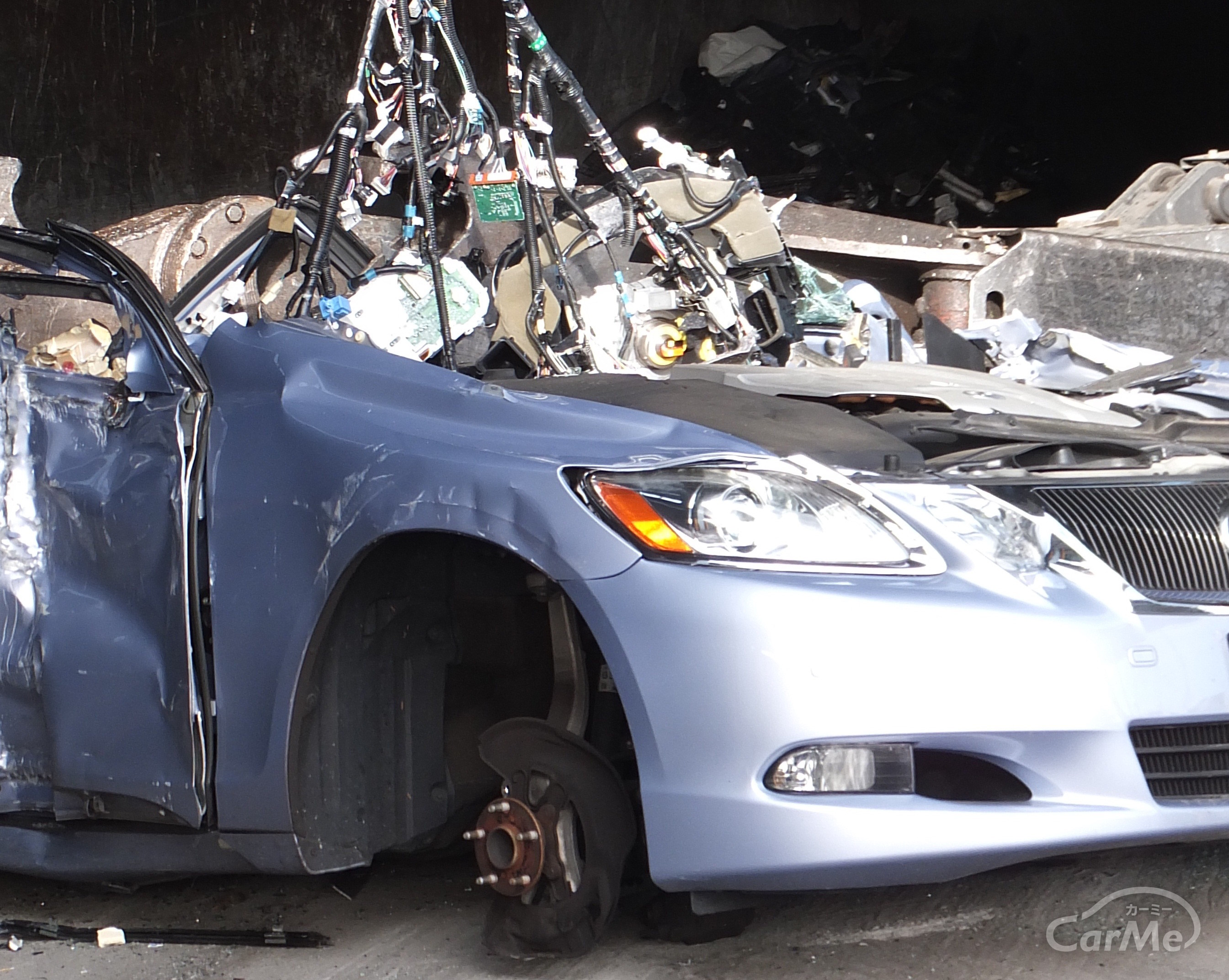 動かなくなった車を処分する方法。かかる費用は？