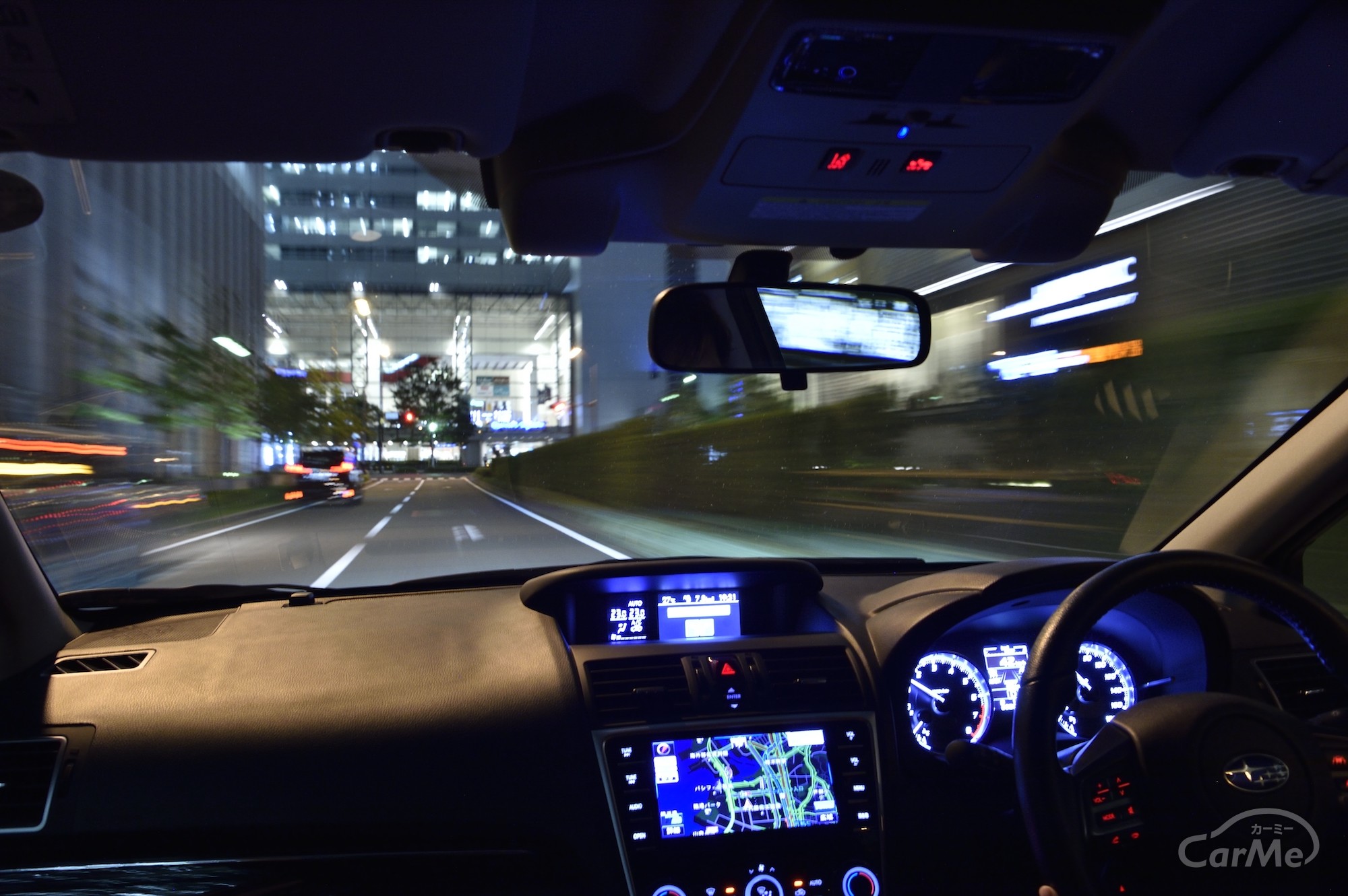 夜間にサングラスして運転って違法？
