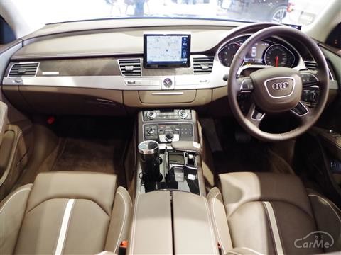 走りの質や高級感だけに留まらぬ満足感！アウディ A8のドライバーズシートからの操作性とは