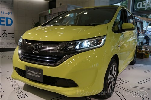 【標準車との違いは何？】フリードプラスの2列目ソファーシート徹底レビュー