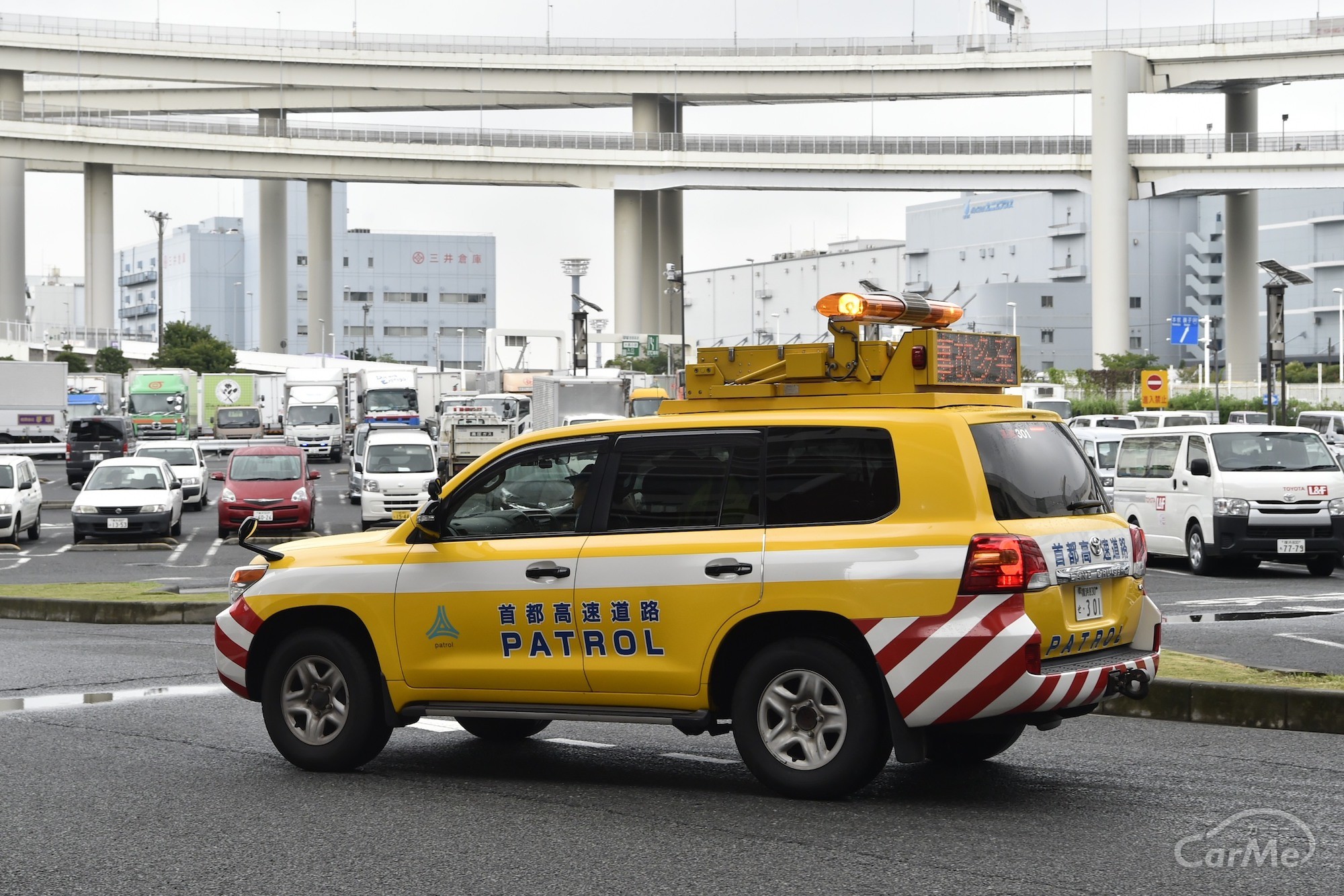 高速道路パトロールカーは警察？普通のパトカーとどう違うの？